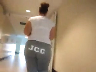 Big juicy booty in the hallway
