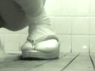 Hidden Cam Spying Toilet Pissing In The Real Close Ups