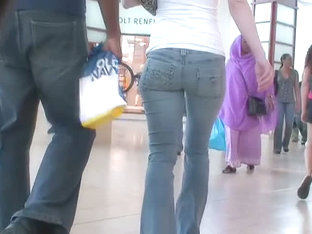 Candid Street Blonde In Tight Jeans With Sexy Butt
