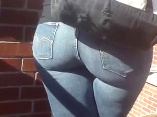 Big Donk Booty In Jeans.dayum!!!