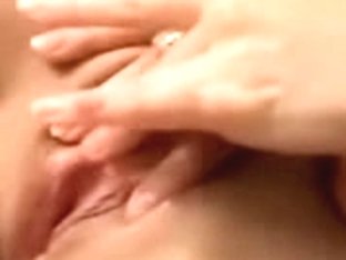 Hot Lady Fingering Her Gaping Snatch