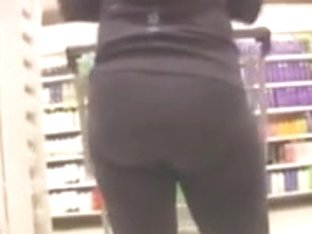 Pawgs At The Store
