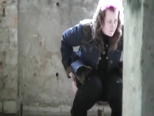 Sweet Girls Spied Pissing In A Ruined House