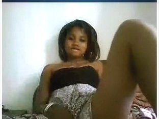 Ebony Brunette Shows Her Tits On Free Amateur Webcam