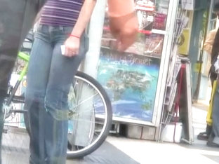Candid Street Video Shows A Tasty Ass In Tight Jeans.