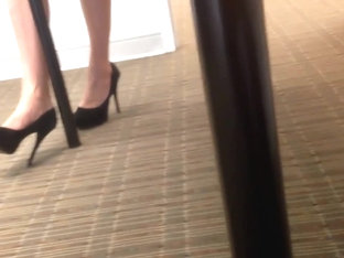 Candid Sexy Tired Feet Dipping At The Office 2 (quick)