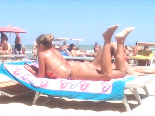 Round tan arse on the beach