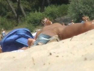 A girl from nude beach shows her butt and pussy