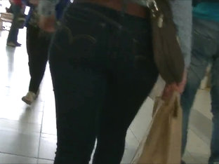 Candid big ass in tight Levi jeans