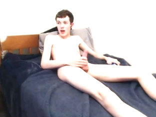 Snap A Super Cute And Smooth Australian Masturbates 3