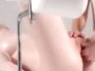 Geile Fotzenmassage fuer Teen