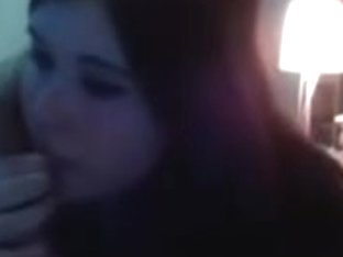 Giovane troietta fa un bel pompino