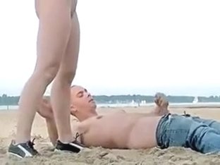 Brave Girl Mounts His Dick On The Beach