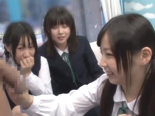 Amigas Japonesas Dispuestas A Todo