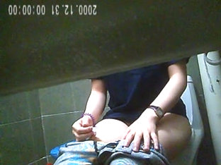 Toilet Spying. Short clip.