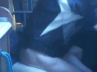 motard baise dans un camping car