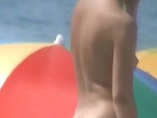Magnificent Slut Shows All Her Awesome Shapes At The Nude Beach