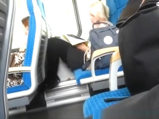 Dude wanking and flashing his cock in train