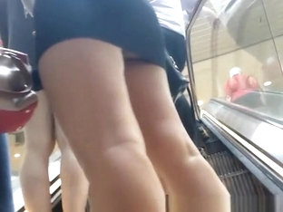 Girl in tight short skirt sexy ass upskirted