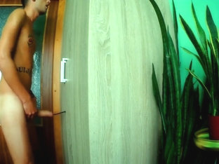 Extreme sounding twink, cumshot on the floor