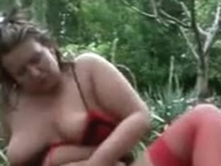 Mature Amateur Bbw Rubs Her Pussy Outdoor