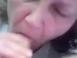 im auto in den mund gespritzt