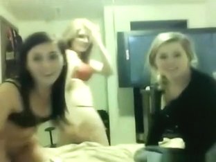 3 Hot American Girls Go Naked Crazy On Cam