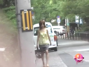 Voyeur Filmed How Japanese Girl Gets Street Sharked