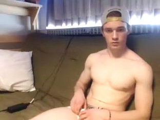 College Dude Jerking Off On Cam More Gayboyca