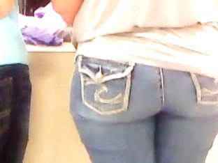 Candid - Big Ass MILF Im Tight Jeans.