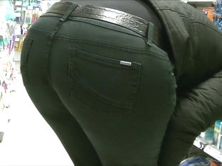 Candid Big Ass MILF Bent Over In Jeans