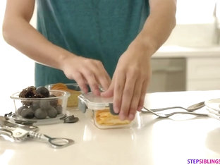 I Took My Stepsister On A Picnic On Pornhd - Minxx Marii