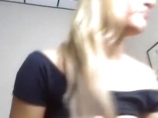 I am horny and like to strip