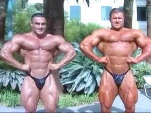 Two extreme lean bodybuilders flexing!