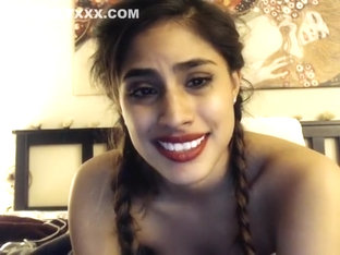 Gorgeous Latina Squirts