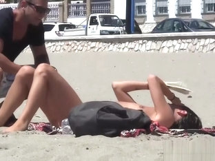 Sexy Chick Is Having a Threesome