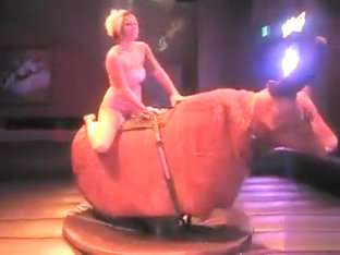 Bull ride reveals the chick's arousing ass