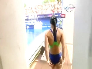 Sexy Divers In Swimsuits Have Great Asses