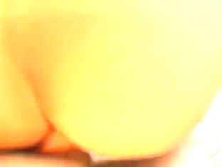 Je la rejoins dans son bain pour la baiser