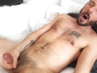 Making myself cum while the girlfriend is out.