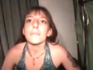 Puta drogadicta graba un episode casero.