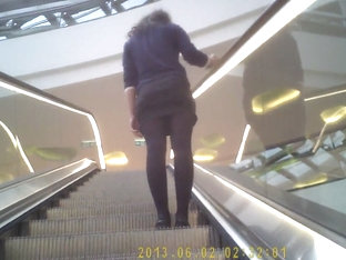 upskirt escalator 2