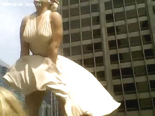 Tribute to Marilyn Monroe - found a good spot for windblowns