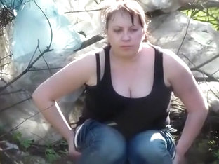 Curvy Chick Takes A Powerful Pee In The Park