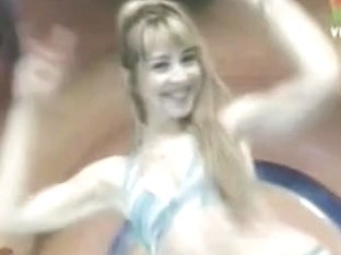 Hot Girl Shows Her Amazing Body On The Dance Floor