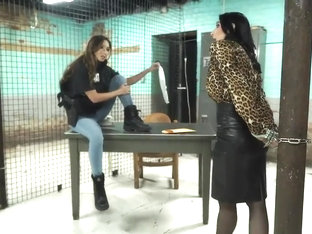 Exotic Fucklsut receives it on the prison floor.