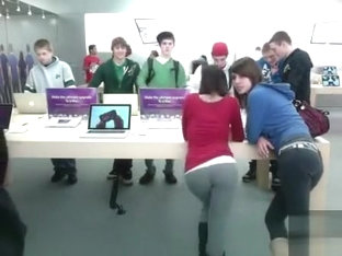 Fine ass girl in tights at the Apple Store