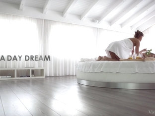Day Dream - Brandy Smile & Stacy Snake - Vivthomas