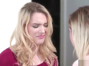 Trimmed lesbian cumming on the bed after oral