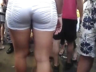 Big Brazilian butt in amazing white shorts